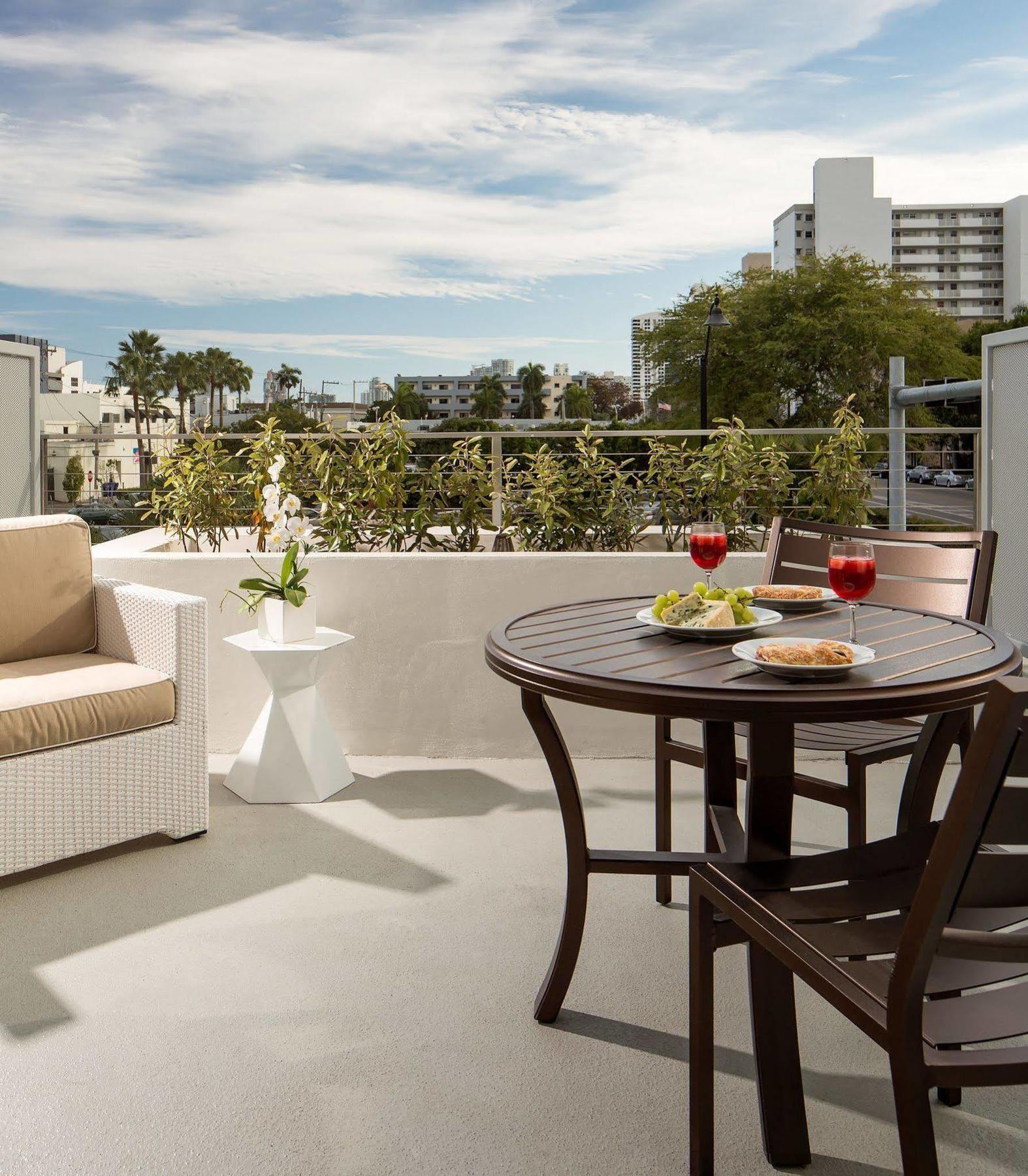 Hotel By Marriott Miami South Miami Beach