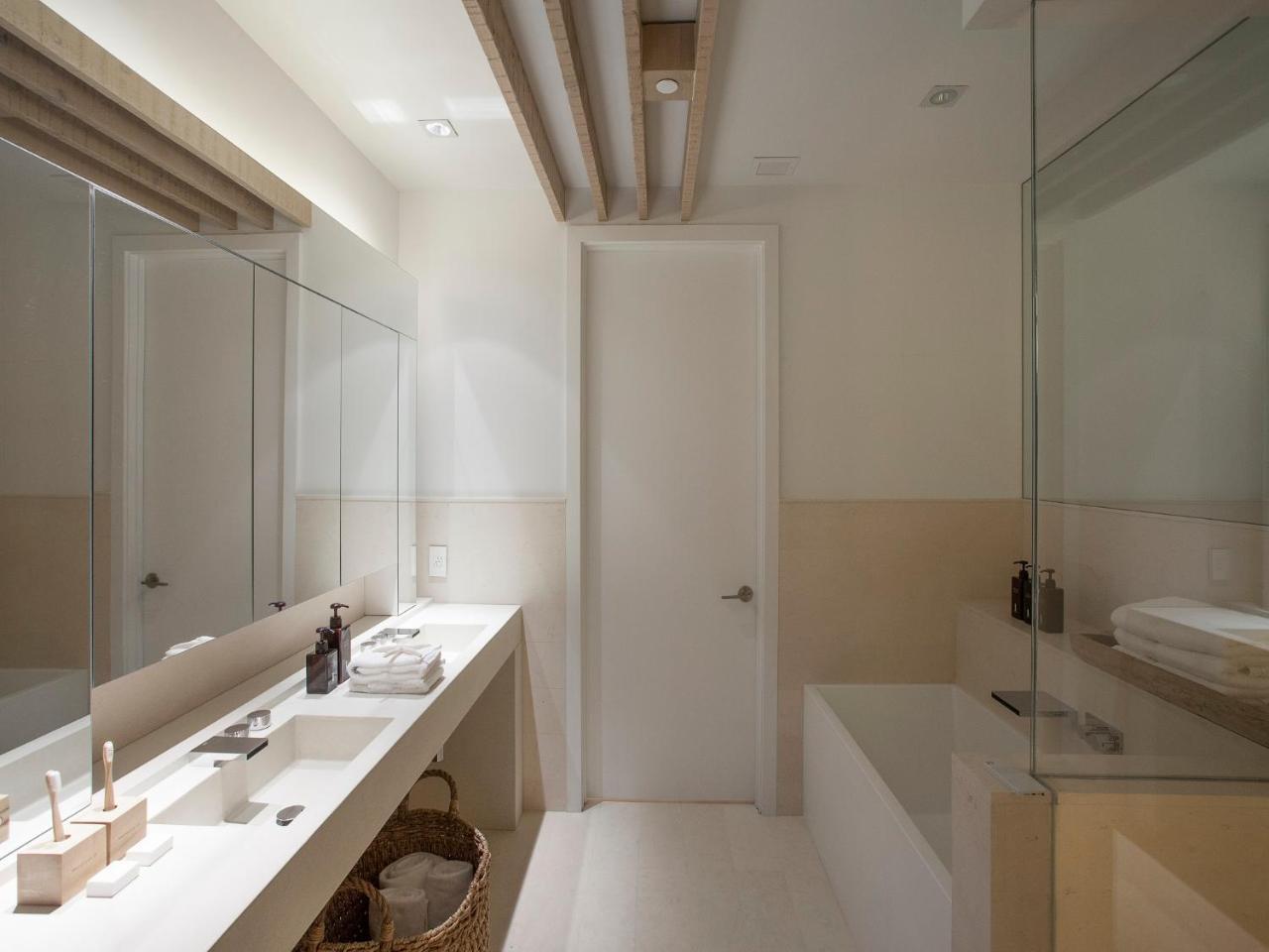 Resort The Retreat Collection At 1 South Miami Beach
