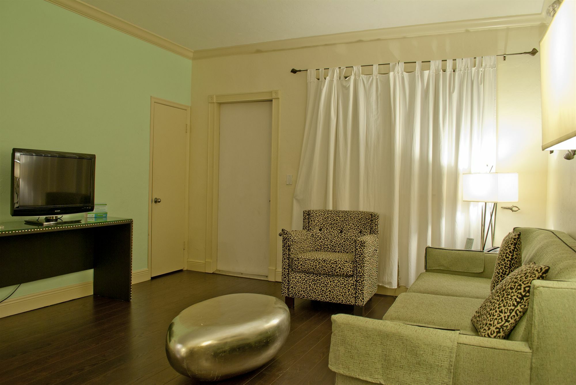 Dorchester & Hotel 3*