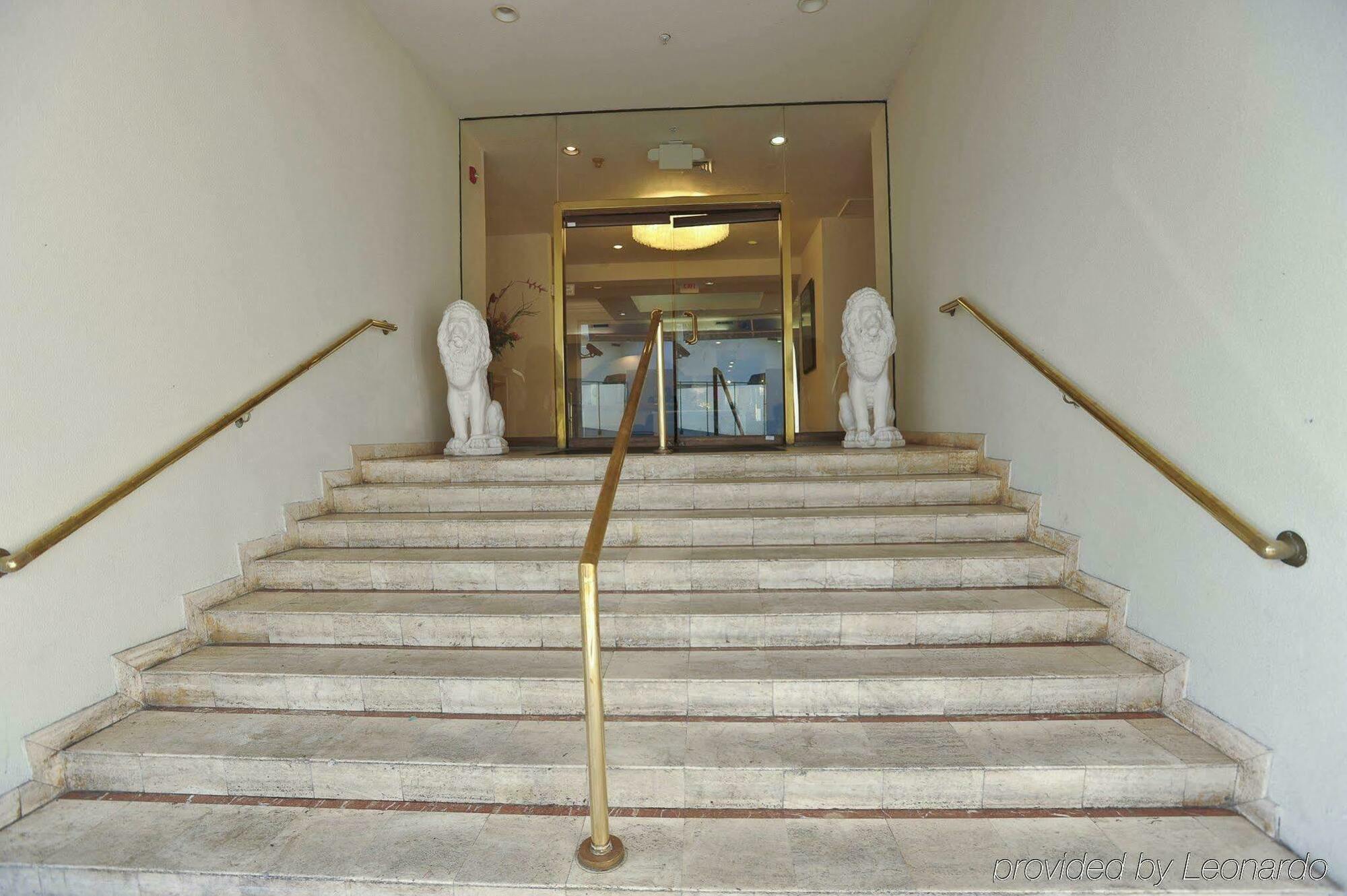 Crystal Miami Oceanfront 3*